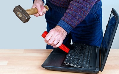 Laptop szerviz – Miért nem érdemes céges gépeket „otthoni barkács” módszerrel javítani?