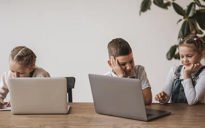 Használt laptop gyerekeknek – biztonságos és olcsó megoldás az első géphez