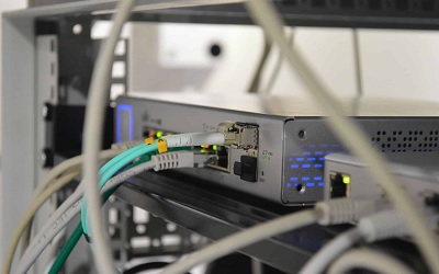 Mikor elég a sima router, és mikor kell profi tűzfal a cégednek?