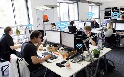 Miért lassú a Wi-Fi az irodában, miközben gyors az internet?